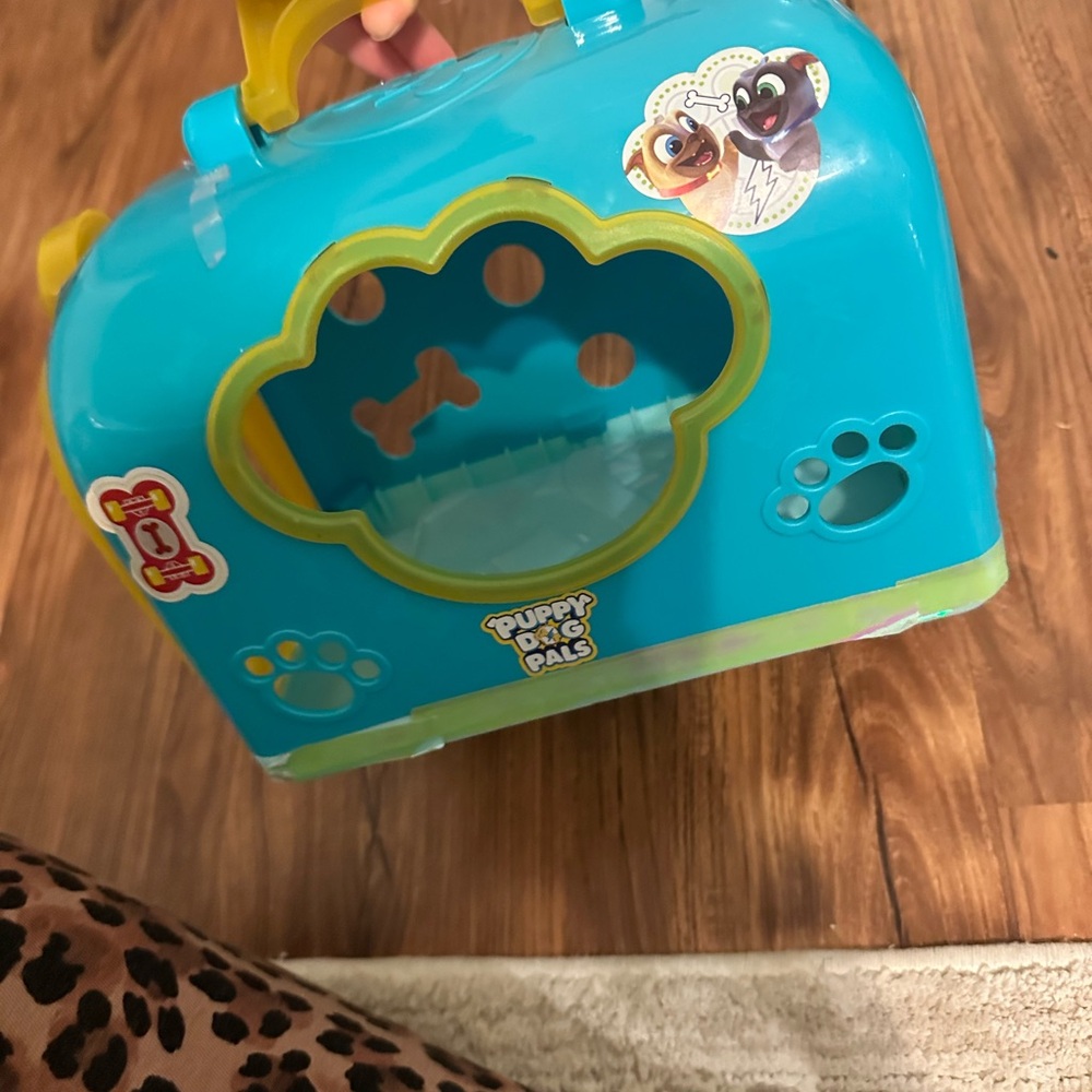 Disney Puppy Dog Pals Teal and Yellow Play Carrier
